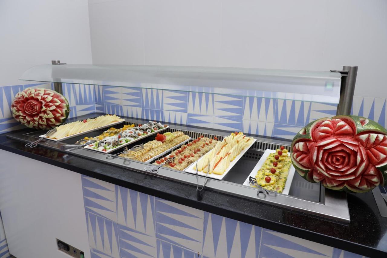 The Mirage Resort & Spa Χαμμαμέτ Εξωτερικό φωτογραφία A display case with food